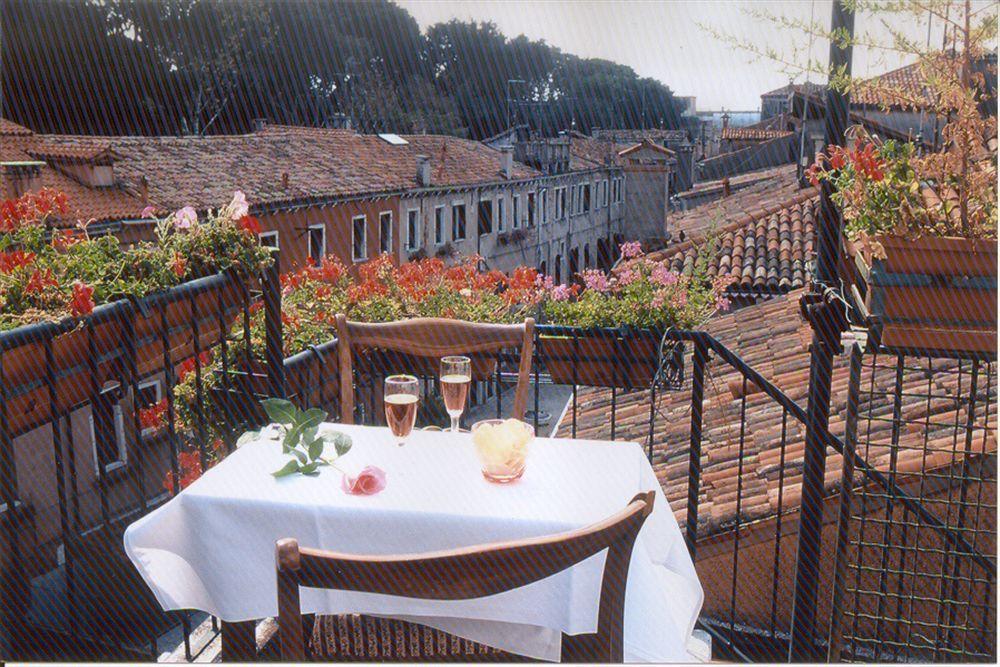 Hotel Hesperia Venecia Exterior foto