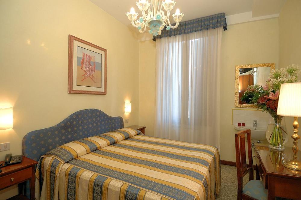 Hotel Hesperia Venecia Exterior foto