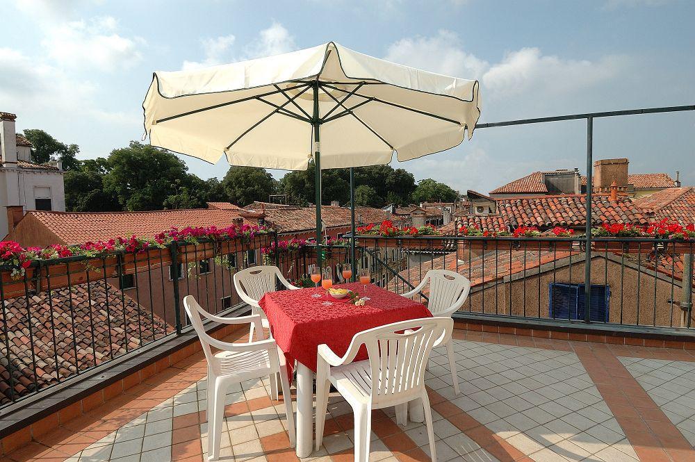 Hotel Hesperia Venecia Exterior foto