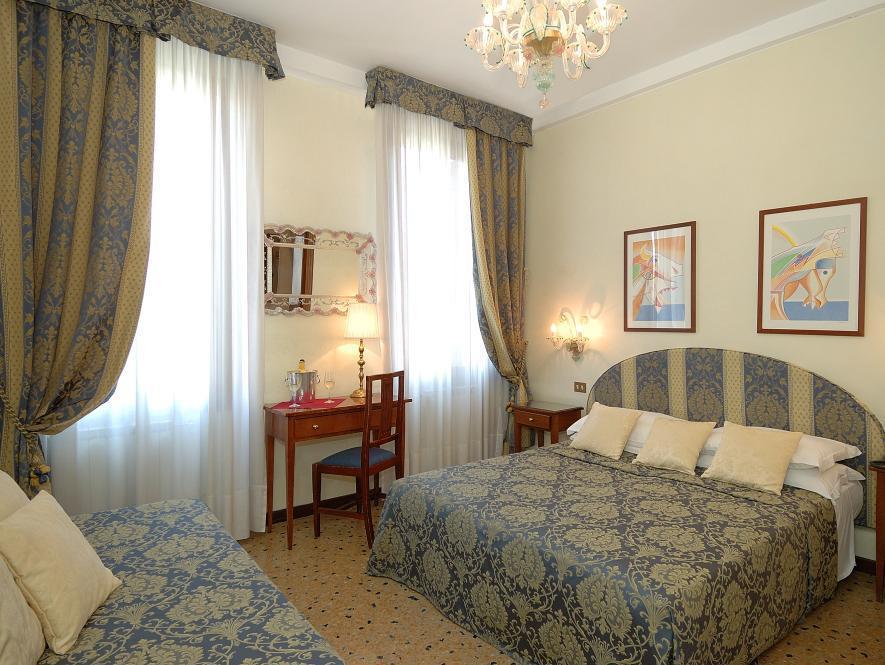 Hotel Hesperia Venecia Exterior foto
